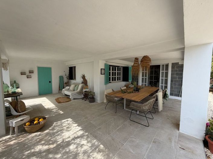 Image No.2-5 Bed House for sale