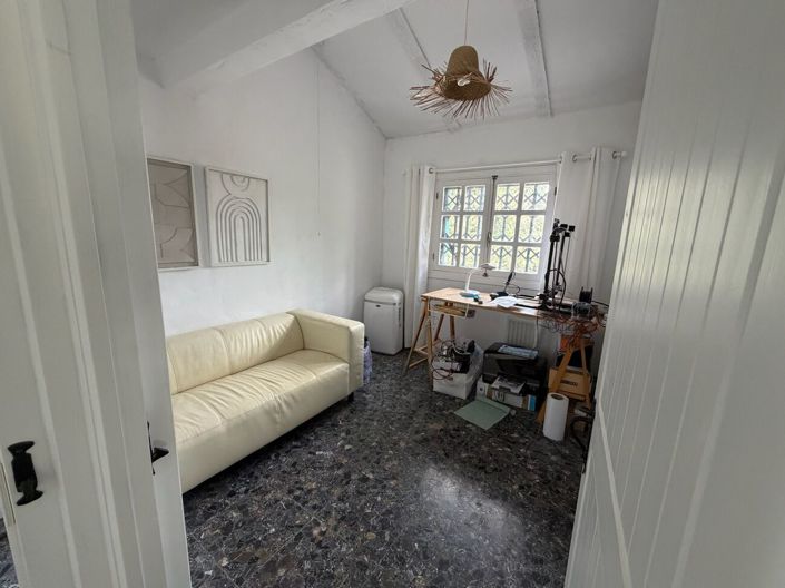 Image No.38-5 Bed House for sale