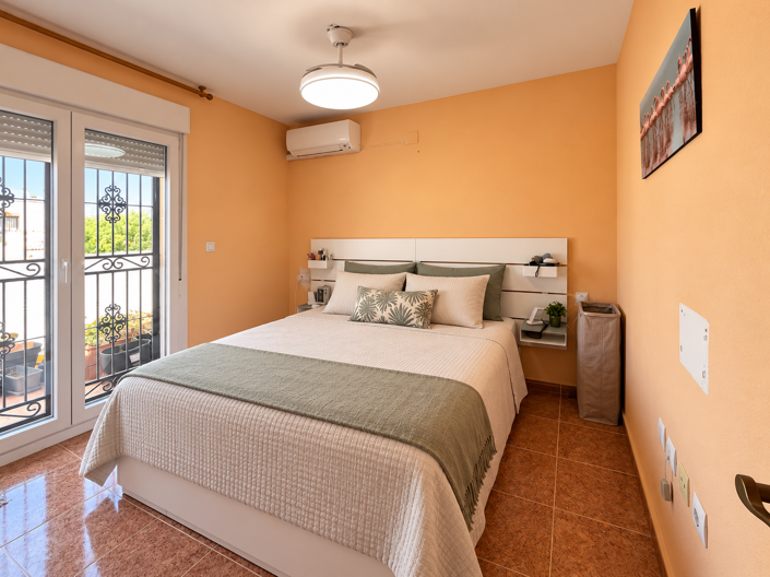 Image No.5-3 Bed Studio for sale