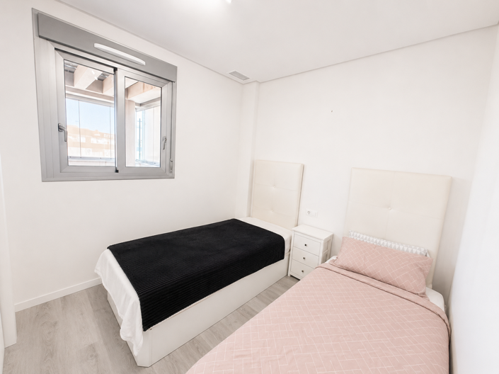 Image No.11-2 Bed House for sale