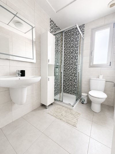 Image No.13-2 Bed House for sale