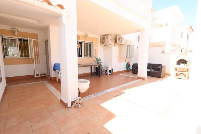 Image No.4-2 Bed House for sale