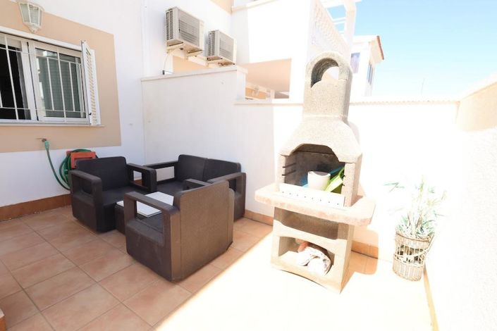 Image No.6-2 Bed House for sale
