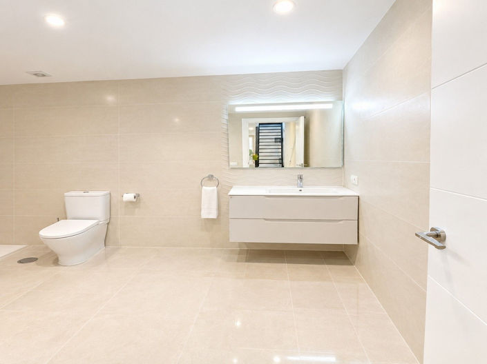 Image No.8-2 Bed Apartment for sale