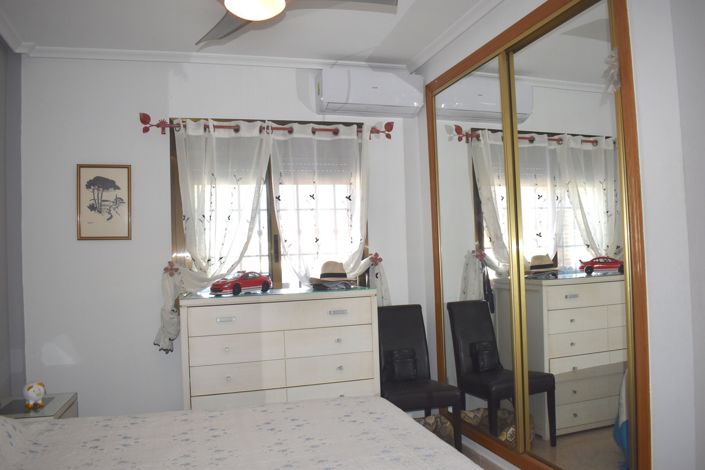 Image No.15-3 Bed House for sale