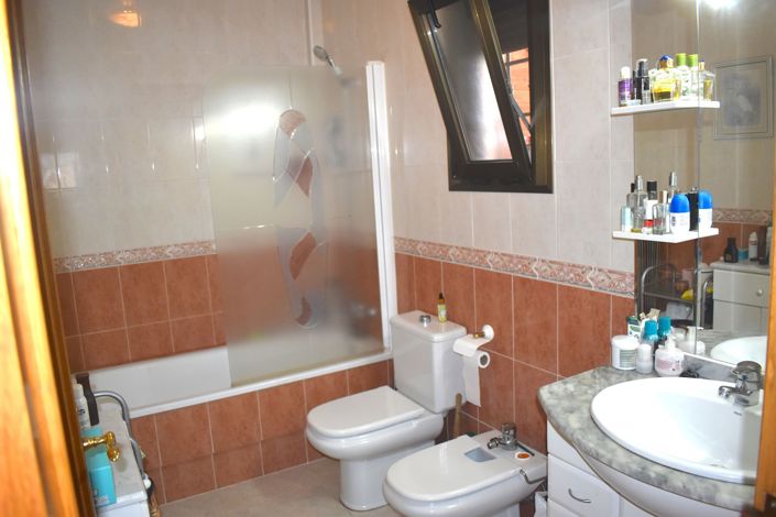 Image No.16-3 Bed House for sale