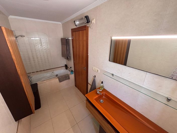 Image No.14-4 Bed House for sale
