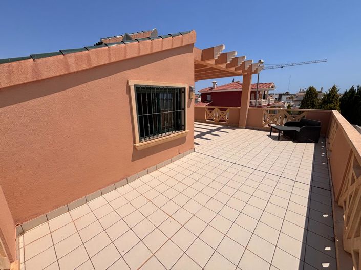 Image No.6-4 Bed House for sale