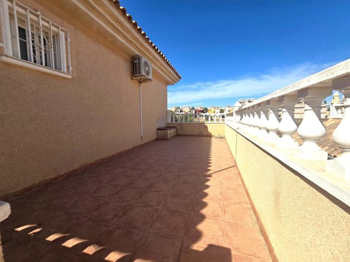 Image No.26-3 Bed House for sale