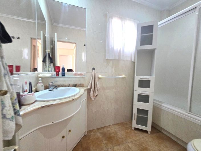 Image No.38-3 Bed House for sale