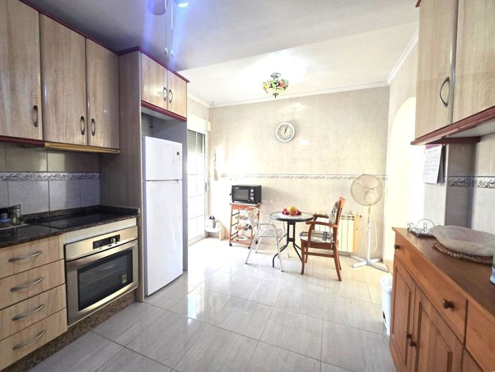 Image No.9-3 Bed House for sale