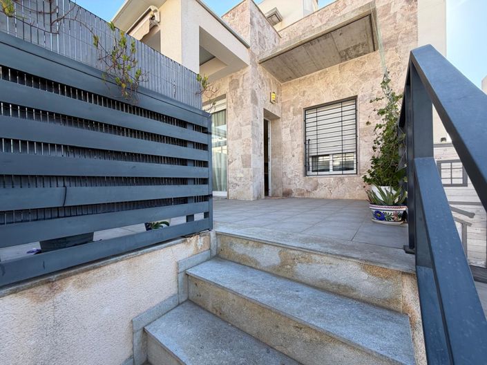 Image No.11-3 Bed House for sale