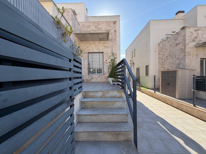 Image No.4-3 Bed House for sale