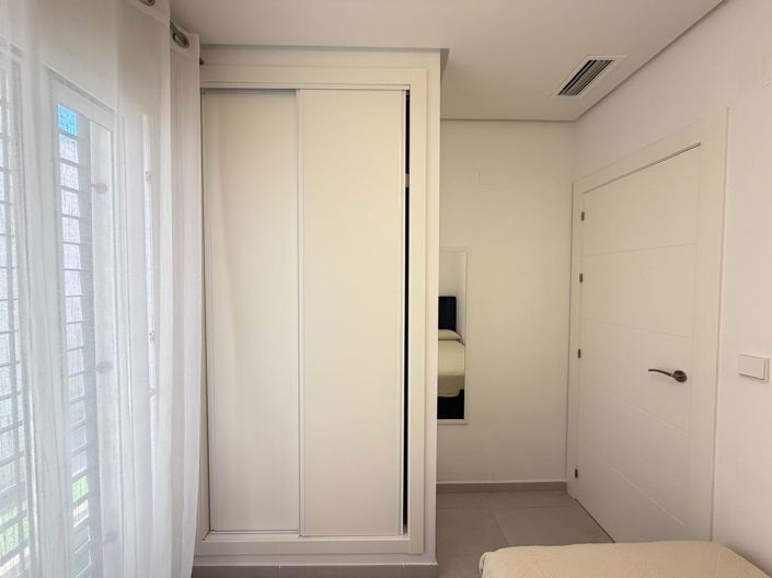 Image No.42-3 Bed House for sale