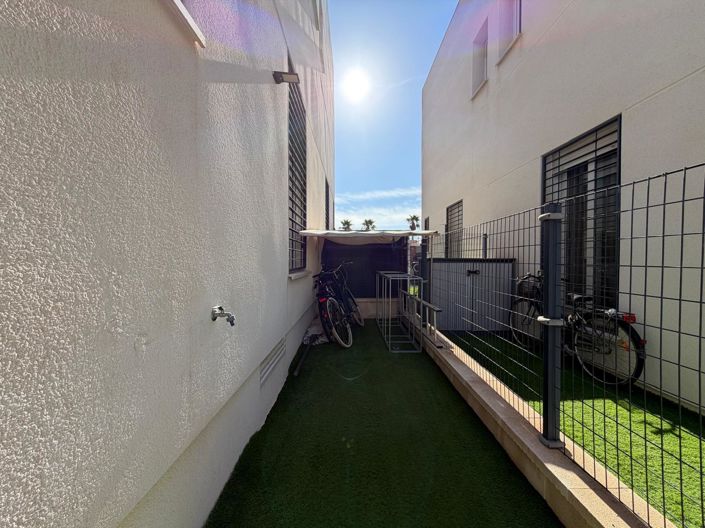 Image No.9-3 Bed House for sale