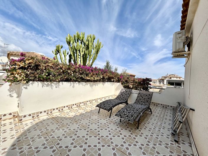 Image No.20-2 Bed Townhouse for sale