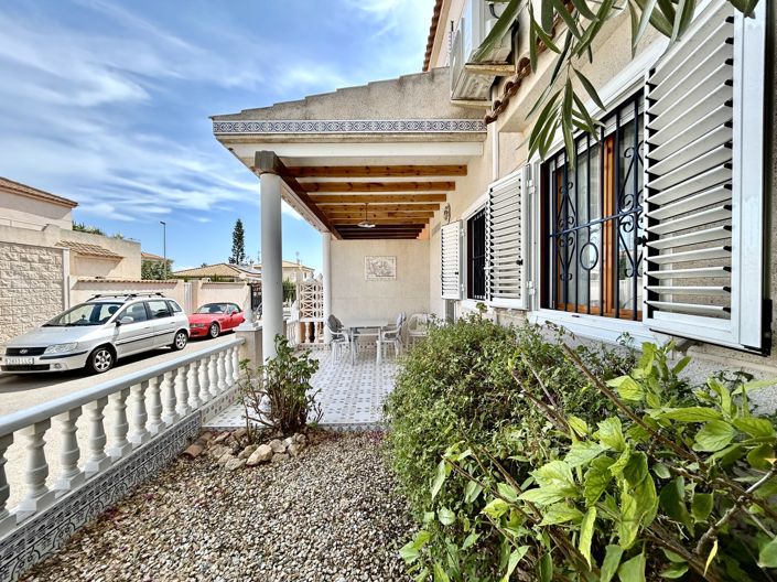 Image No.25-2 Bed Townhouse for sale