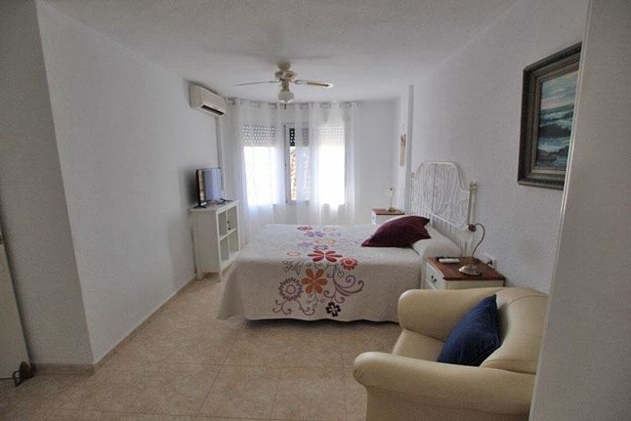 Image No.43-5 Bed Studio for sale
