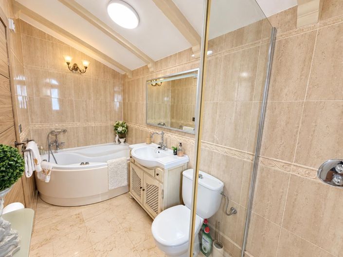 Image No.29-3 Bed Villa for sale