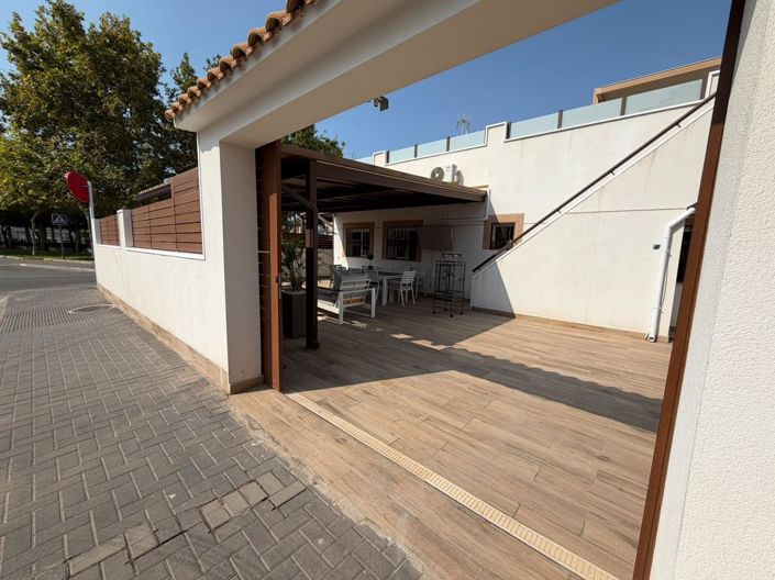 Image No.8-2 Bed House for sale