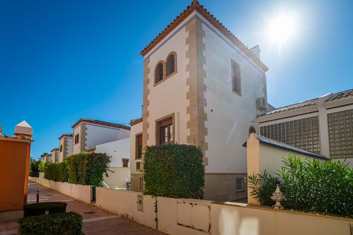 Image No.40-3 Bed Villa for sale