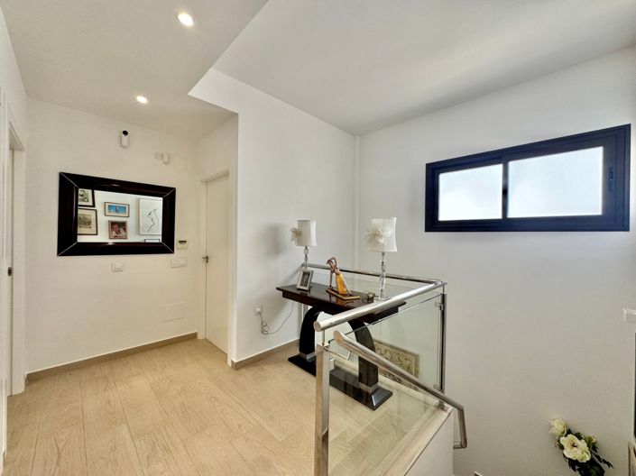 Image No.21-3 Bed Townhouse for sale