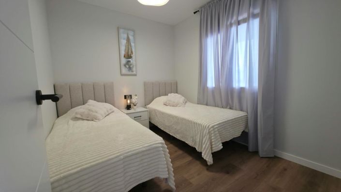 Image No.13-2 Bed House for sale