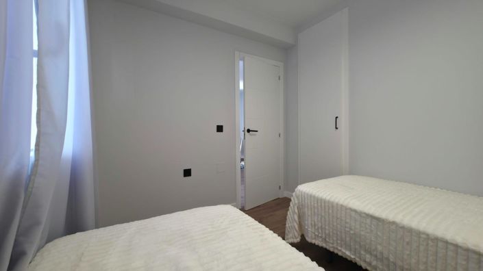Image No.14-2 Bed House for sale