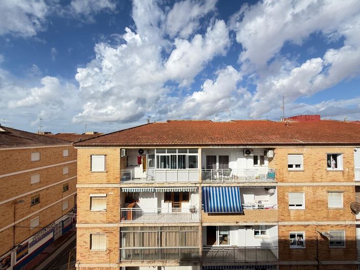 Image No.33-2 Bed Apartment for sale