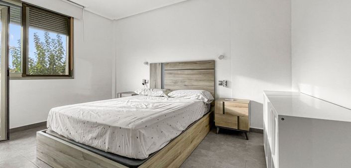 Image No.15-3 Bed House for sale