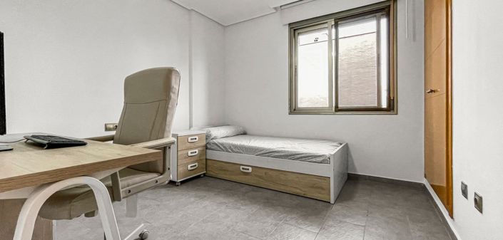 Image No.21-3 Bed House for sale