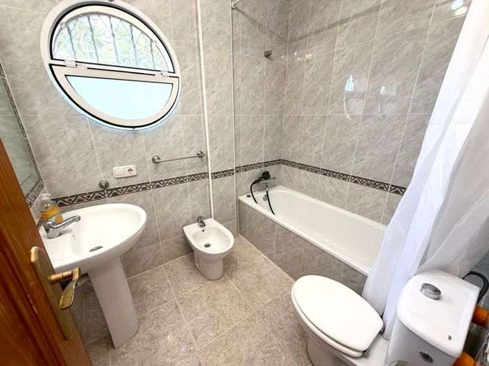 Image No.11-3 Bed House for sale