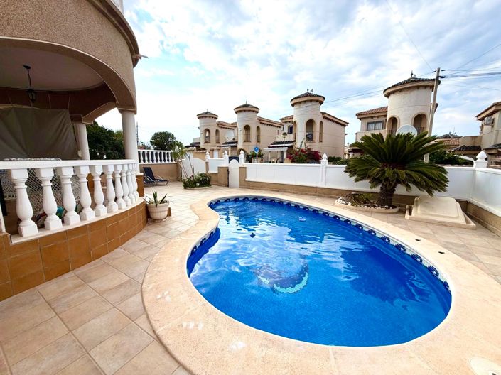 Image No.18-3 Bed House for sale