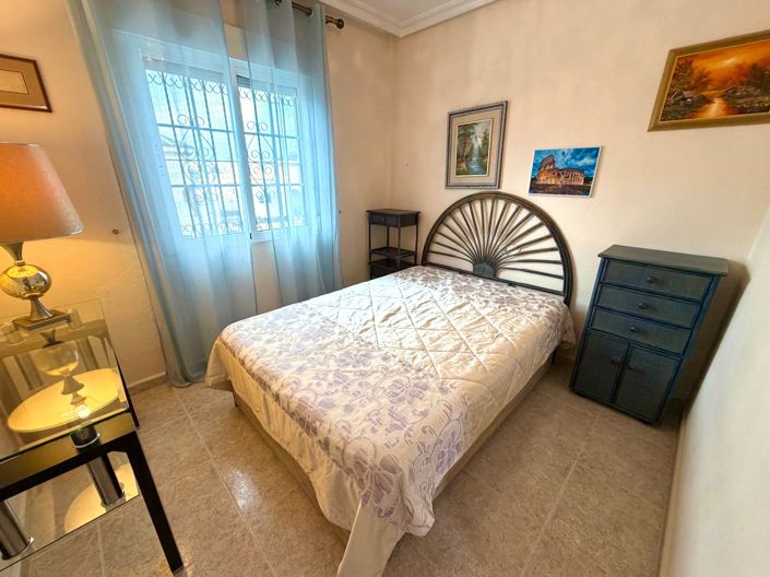 Image No.8-3 Bed House for sale