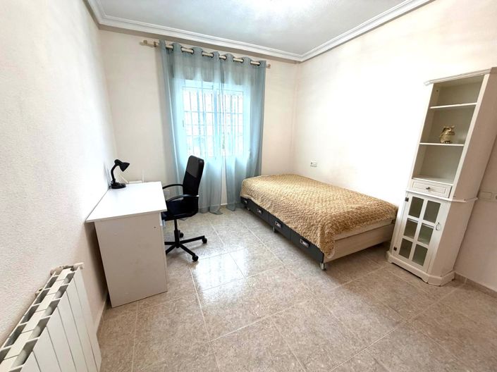 Image No.9-3 Bed House for sale