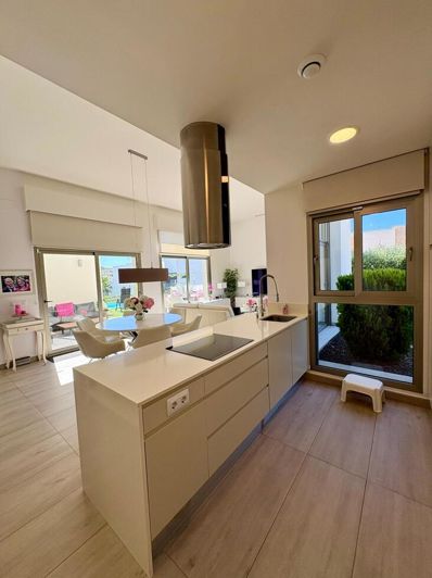 Image No.15-3 Bed House for sale