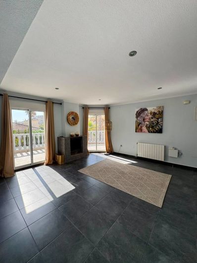 Image No.17-4 Bed House for sale