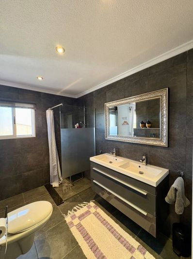 Image No.21-4 Bed House for sale