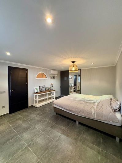 Image No.25-4 Bed House for sale
