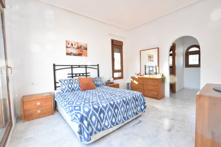 Image No.17-3 Bed Studio for sale