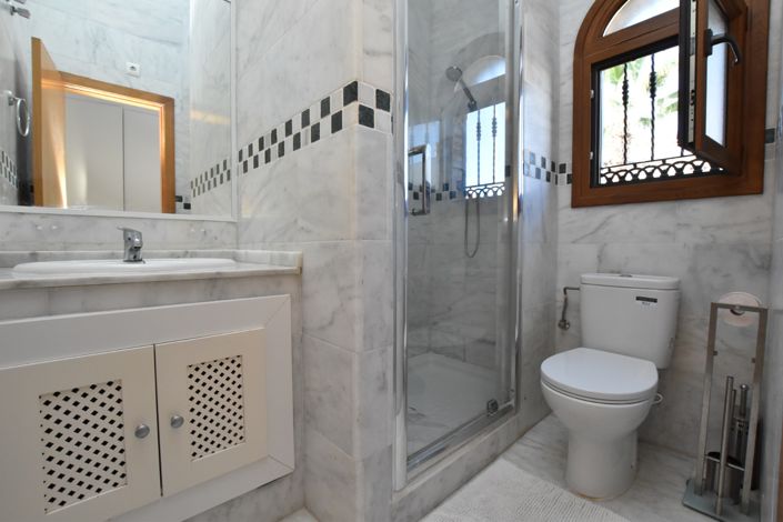 Image No.20-3 Bed Studio for sale