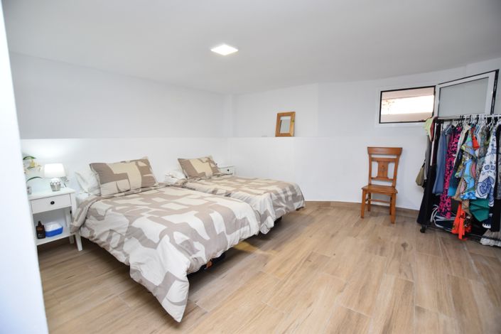 Image No.24-3 Bed Studio for sale