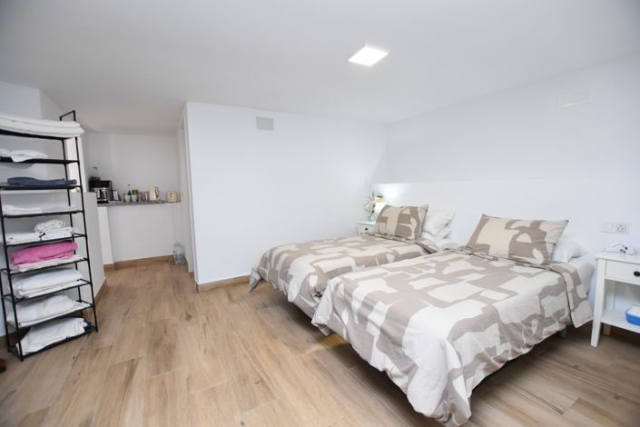 Image No.25-3 Bed Studio for sale