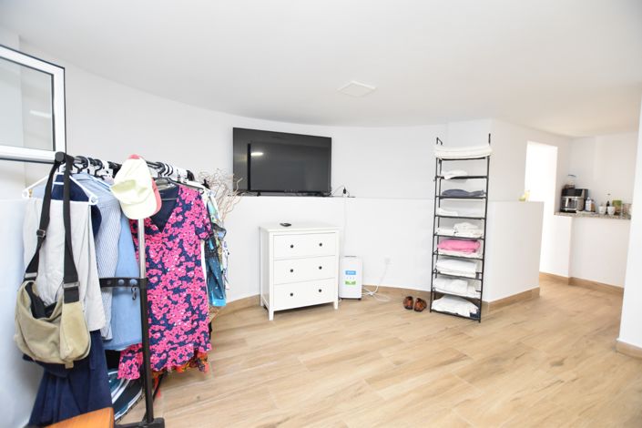 Image No.26-3 Bed Studio for sale