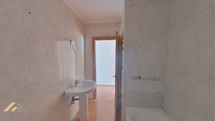 Image No.33-3 Bed Apartment for sale
