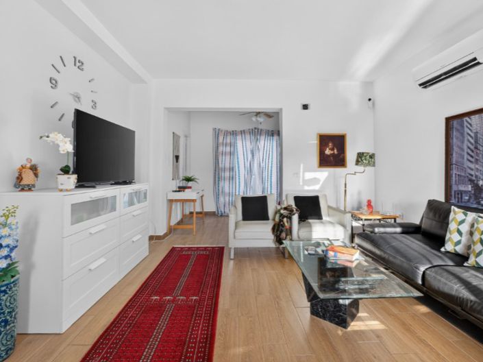 Image No.12-3 Bed House for sale