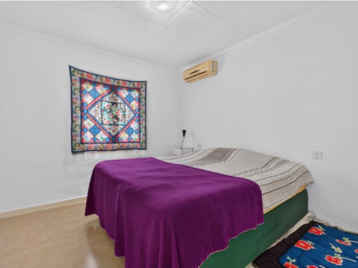 Image No.17-3 Bed House for sale