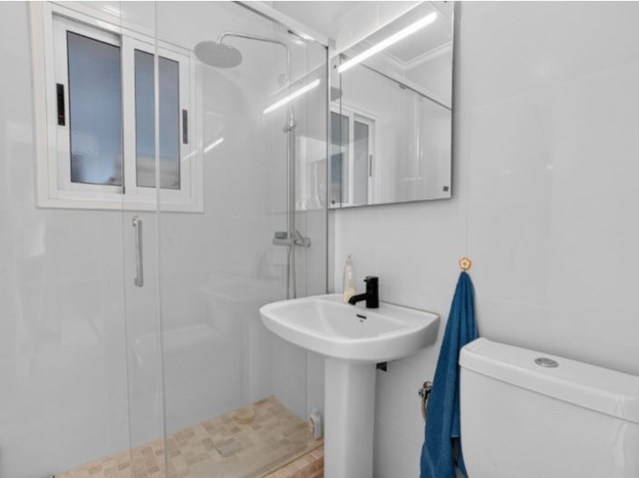 Image No.18-3 Bed House for sale