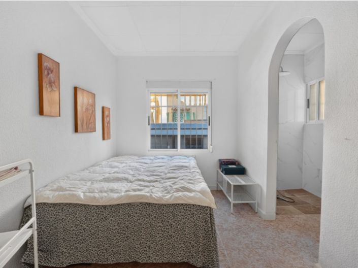 Image No.21-3 Bed House for sale
