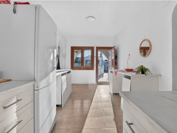 Image No.7-3 Bed House for sale